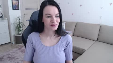 lilliyves online show from April 2026 09:51:02 AM