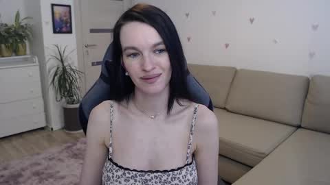 lilliyves online show from May 2026 04:14:01 PM