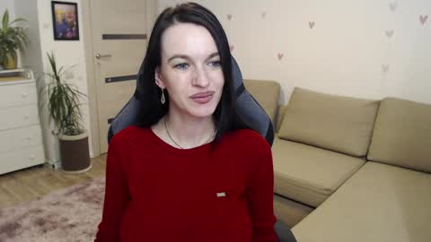 lilliyves online show from May 2026 06:25:01 PM