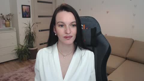 lilliyves online show from May 2026 05:30:01 PM