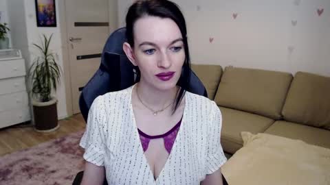 lilliyves online show from May 2026 07:37:02 PM