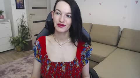 lilliyves online show from June 2026 06:11:01 PM