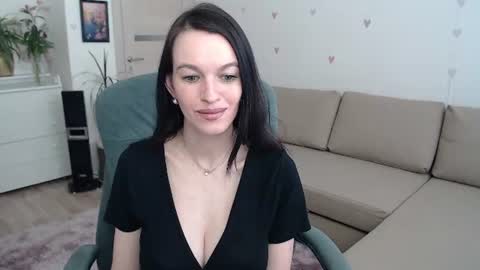 lilliyves online show from June 2026 04:09:02 PM