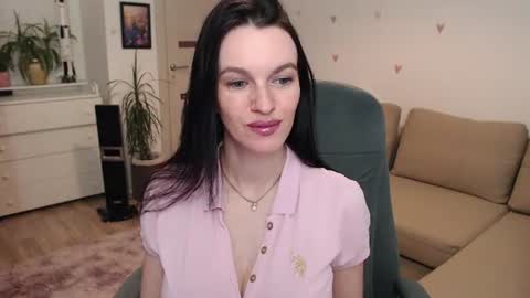 lilliyves online show from July 2026 06:36:01 PM