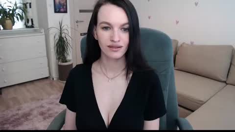 lilliyves online show from July 2026 04:47:01 PM