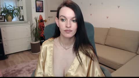 lilliyves online show from July 2026 06:32:01 PM