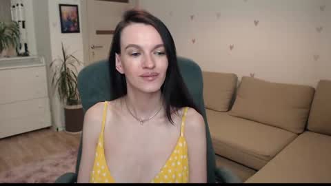 lilliyves online show from July 2026 10:12:02 PM