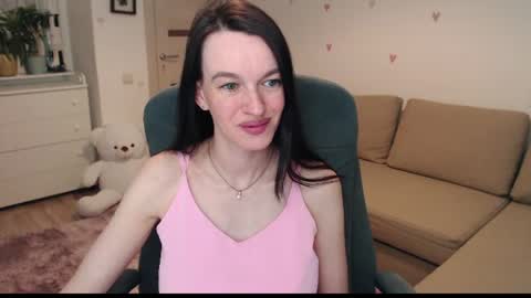 lilliyves online show from July 2026 10:13:02 PM