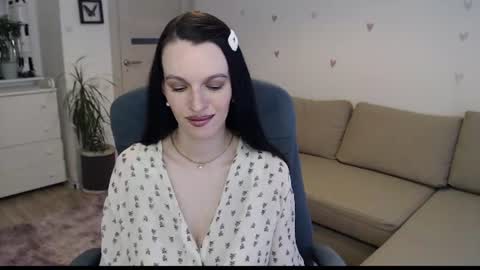 lilliyves online show from July 2026 04:53:02 PM
