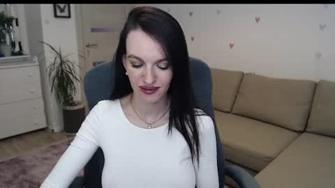 lilliyves online show from July 2026 05:11:01 PM