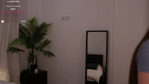 Lilly Colins online show from January 2025 05:59:02 PM