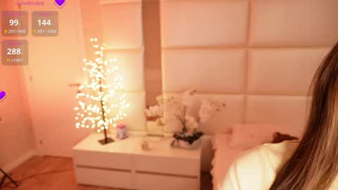 Lilly Colins online show from May 2026 08:03:02 PM