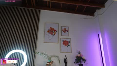 Snapshot of lilly_dollss chatting on April 2026 01:40:01 PM Sofia online show from April 2026 01:40:01 PM