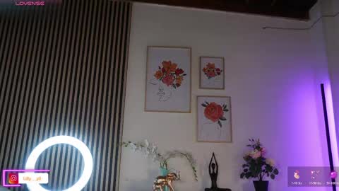 Snapshot of lilly_dollss chatting on May 2026 01:28:02 PM Sofia online show from May 2026 01:28:02 PM