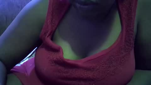Snapshot of lillybae1811 chatting on May 2026 10:52:02 PM lillybae1811 online show from May 2026 10:52:02 PM