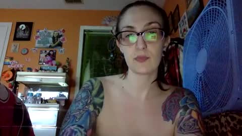 hi guys im back on here 3 online show from October 2025 08:30:02 PM