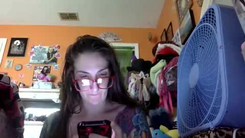 hi guys im back on here 3 online show from May 2026 06:16:02 PM