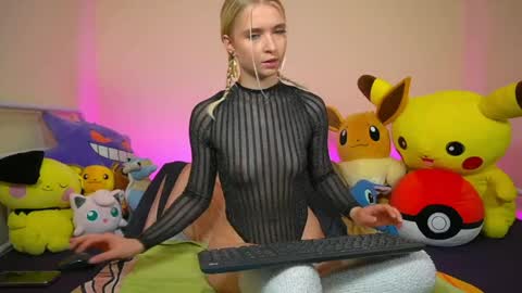 Snapshot of lillyocean06 chatting on May 2026 01:15:02 PM LillyOcean online show from May 2026 01:15:02 PM