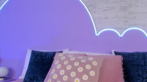 Lilou online show from December 2025 12:03:02 PM