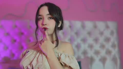 Lilou online show from July 2026 03:03:02 PM