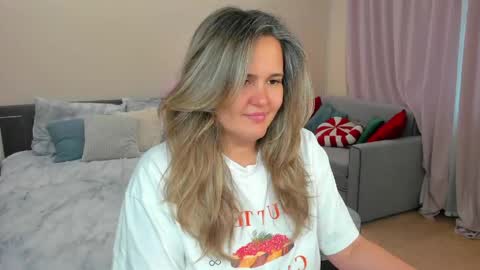 Lily online show from June 2026 01:07:02 AM