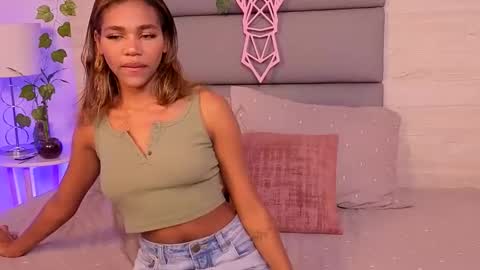 Snapshot of lily_miiller chatting on November 2025 11:26:02 PM Lily Miiller online show from November 2025 11:26:02 PM