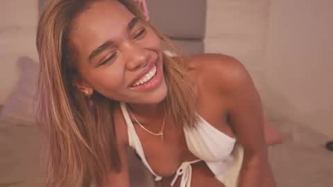 Snapshot of lily_miiller chatting on December 2025 08:47:01 PM Lily Miiller online show from December 2025 08:47:01 PM