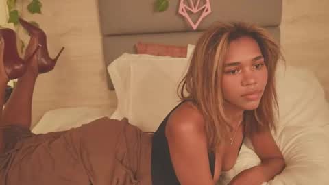 Snapshot of lily_miiller chatting on December 2025 09:33:01 PM Lily Miiller online show from December 2025 09:33:01 PM