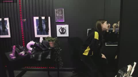 Snapshot of lily_moonlight chatting on February 2025 07:26:01 AM Lily online show from February 2025 07:26:01 AM