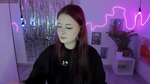 Snapshot of lily_moonlight chatting on September 2025 06:48:02 AM Lily online show from September 2025 06:48:02 AM