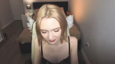 Snapshot of lily_moony chatting on February 2026 12:58:02 PM Lily online show from February 2026 12:58:02 PM