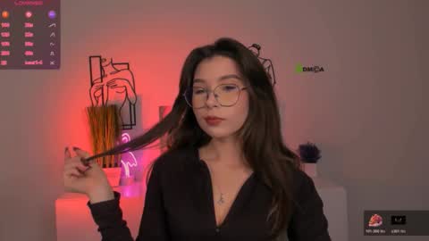 Lily online show from October 2025 07:01:02 PM