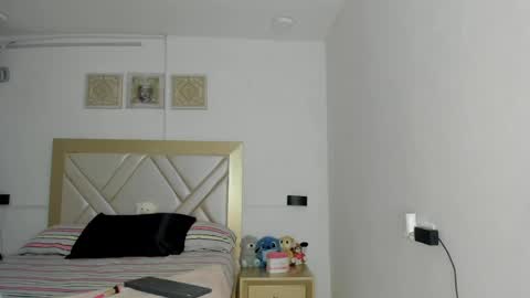 lily_noir_ online show from April 2026 01:53:01 PM