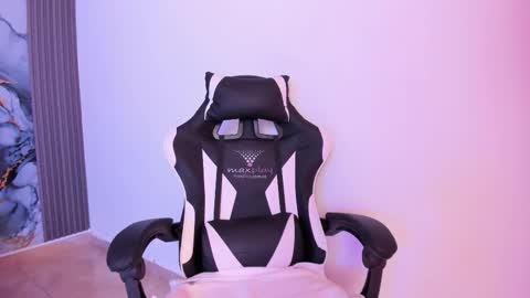 lily  online show from February 2026 03:25:02 AM