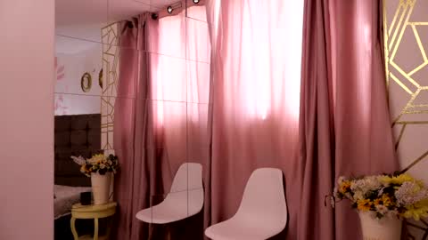 Lily Lauren online show from May 2026 12:55:02 PM