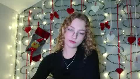 small lily online show from November 2025 06:19:01 PM