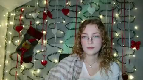 small lily online show from December 2025 06:16:01 PM