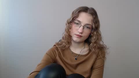 small lily online show from February 2026 07:08:01 AM