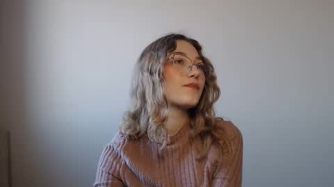 small lily online show from March 2026 01:18:01 PM