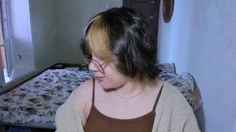 Snapshot of lily_violettt chatting on April 2026 12:49:01 PM Lily online show from April 2026 12:49:01 PM