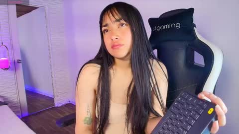 lily_waist online show from October 2025 11:18:01 AM