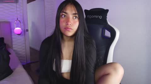 lily_waist online show from October 2025 11:33:02 AM