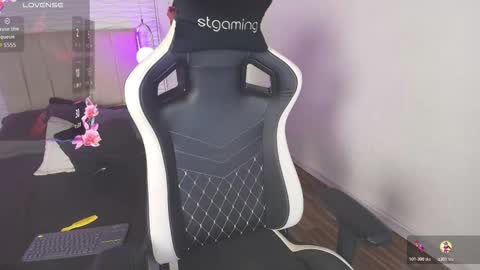 lily_waist online show from November 2025 11:09:01 AM