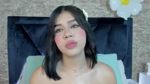 LilyWoodz online show from September 2025 07:25:01 PM