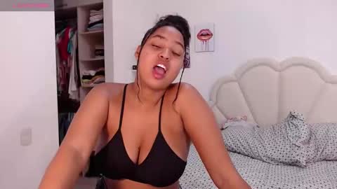 Snapshot of lilyjacksonn chatting on January 2025 06:13:01 PM Lily.. online show from January 2025 06:13:01 PM