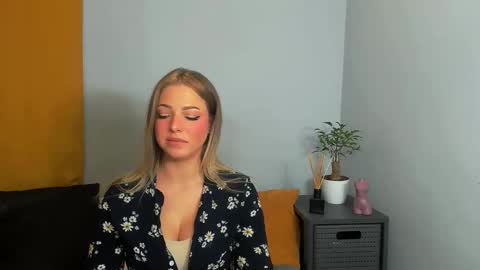 Lily online show from March 2025 05:04:01 PM