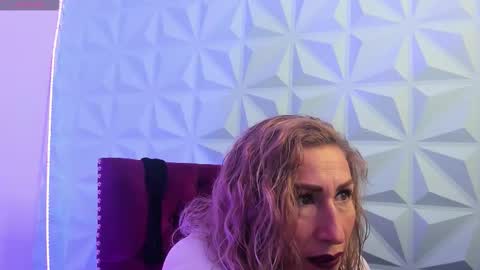 Snapshot of lilyqueen_cg chatting on September 2025 12:16:01 PM Lily Queen online show from September 2025 12:16:01 PM