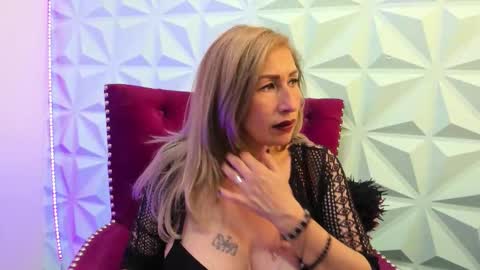 Snapshot of lilyqueen_cg chatting on September 2025 06:01:02 PM Lily Queen online show from September 2025 06:01:02 PM