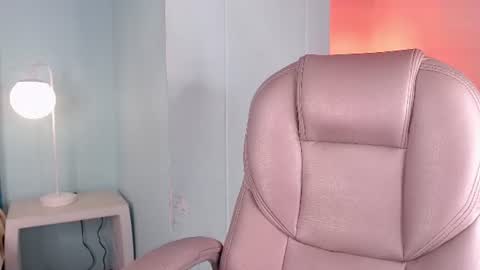 lilyred_ online show from July 2026 03:44:01 AM