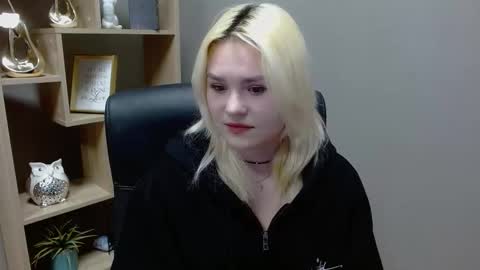 Snapshot of lilysweetxo chatting on February 2026 08:52:01 AM Lily online show from February 2026 08:52:01 AM